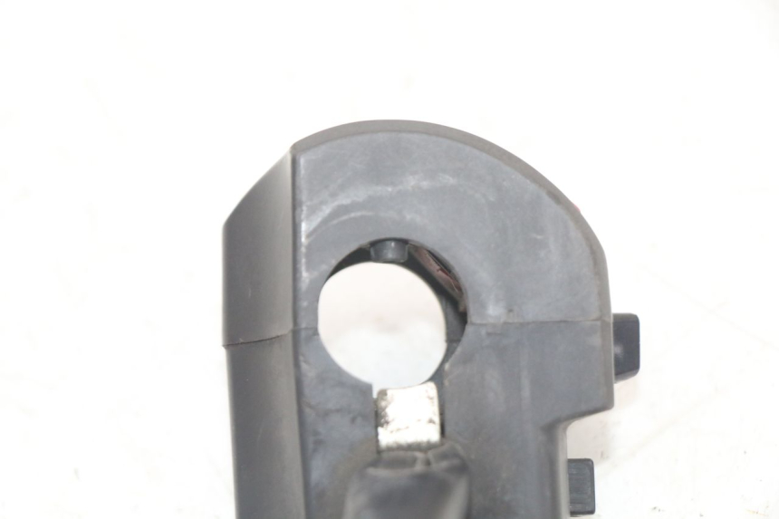 photo de INTERRUPTOR DERECHO YAMAHA FJR ABS 1300 (2006 - 2012) - Detalles de los puntos de fijación