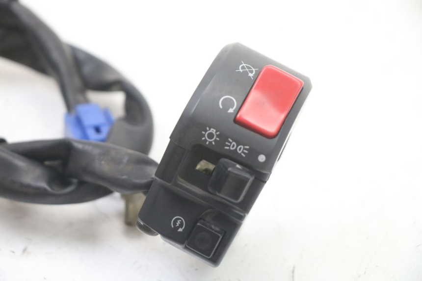 photo de INTERRUPTOR DERECHO YAMAHA FZS FAZER 600 (2001 - 2003) - Detalle de la pieza