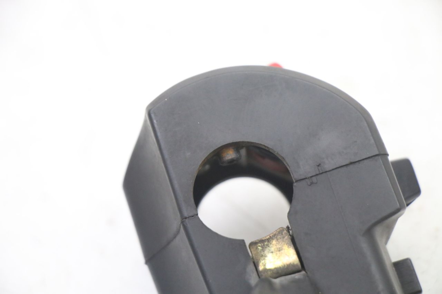 photo de INTERRUPTOR DERECHO YAMAHA FZS FAZER 600 (2001 - 2003) - Detalles de los puntos de fijación