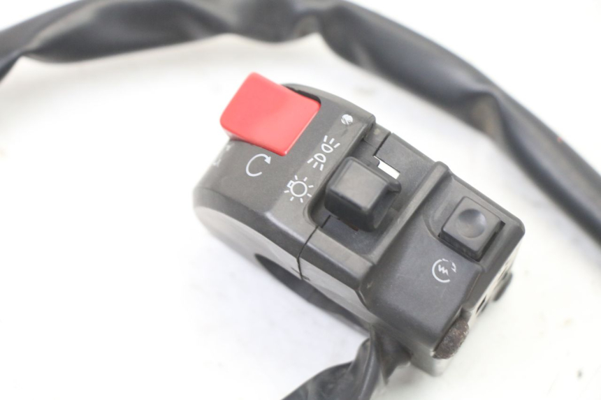 photo de INTERRUPTOR DERECHO YAMAHA FZS FAZER 600 (2001 - 2003) - Detalle de la pieza