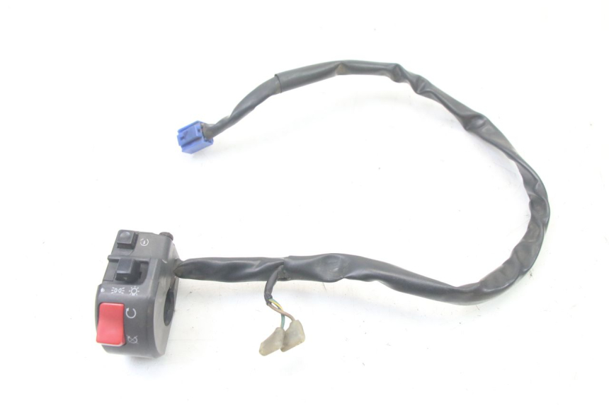 photo de INTERRUPTOR DERECHO YAMAHA FZS FAZER 600 (2001 - 2003) - Primer plano técnico