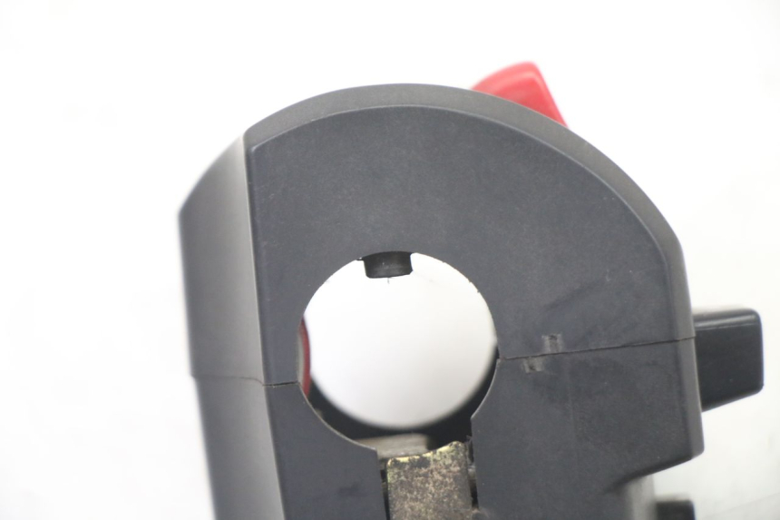 photo de INTERRUPTOR DERECHO YAMAHA FZS FAZER 600 (2001 - 2003) - Detalles de los puntos de fijación