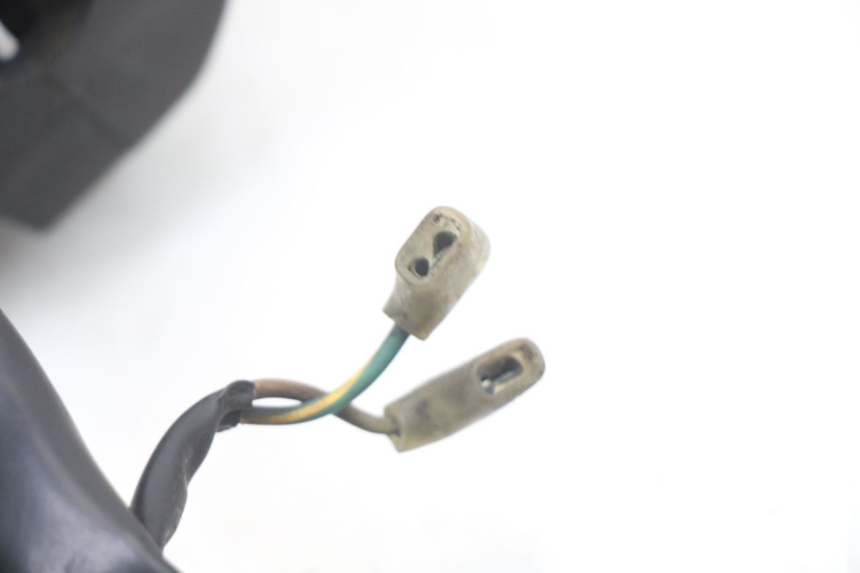 photo de INTERRUPTOR DERECHO YAMAHA FZS FAZER 600 (2001 - 2003) - Estado de la superficie y material