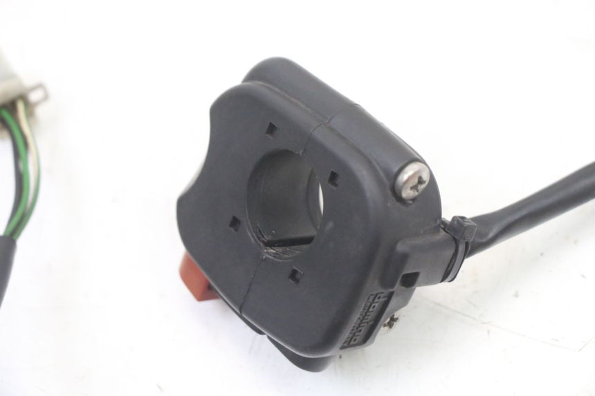 photo de CONMUTADOR DERECHA YAMAHA TZR 50 (2008 - 2016) - Primer plano técnico