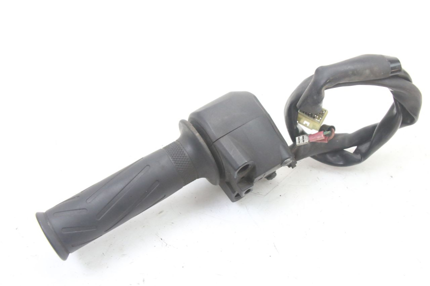 photo de CONMUTADOR DERECHA YAMAHA X-MAX XMAX ABS 250 (2010 - 2014) - Primer plano técnico