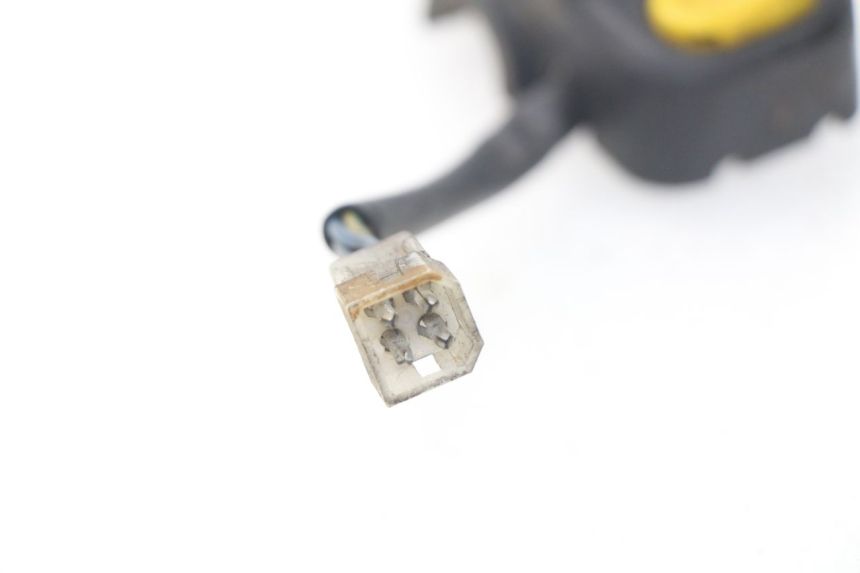 photo de INTERRUPTOR DERECHO YAMAHA YP MAJESTY 125 (1998 - 2001) - Zoom estado de uso