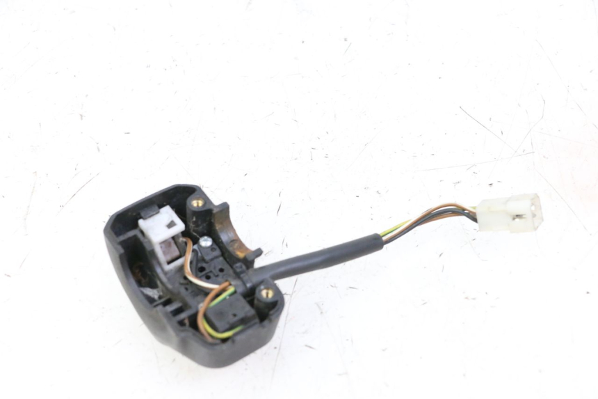 photo de INTERRUPTOR DERECHO YAMAHA YP MAJESTY 125 (2002 - 2006) - Zoom estado de uso