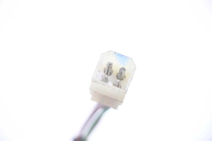 photo de INTERRUPTOR DERECHO YAMAHA YP MAJESTY 125 (2007 - 2010) - Estado de la superficie y material