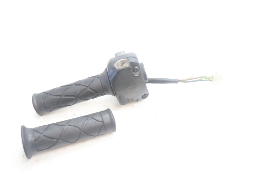 photo de INTERRUPTOR DERECHO YAMAHA YP MAJESTY 125 (2007 - 2010) - Vista general del producto
