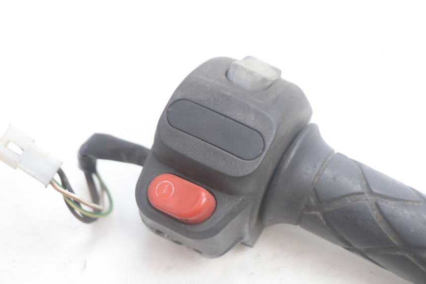 photo de INTERRUPTOR DERECHO YAMAHA YP MAJESTY 125 (2002 - 2006) - Detalle de la pieza