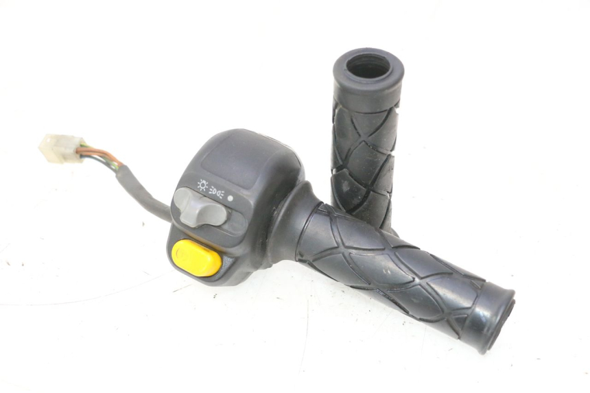 photo de INTERRUPTOR DERECHO YAMAHA YP MAJESTY 125 (1998 - 2001) - Vista principal
