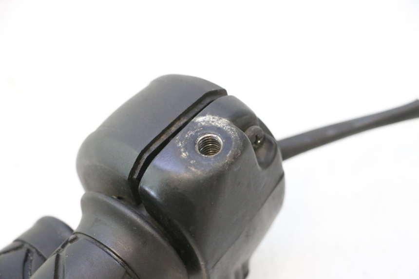 photo de INTERRUPTOR DERECHO YAMAHA YP MAJESTY 125 (1998 - 2001) - Detalle de la pieza