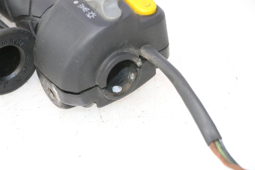 photo de INTERRUPTOR DERECHO YAMAHA YP MAJESTY 125 (1998 - 2001) - Vista general del producto
