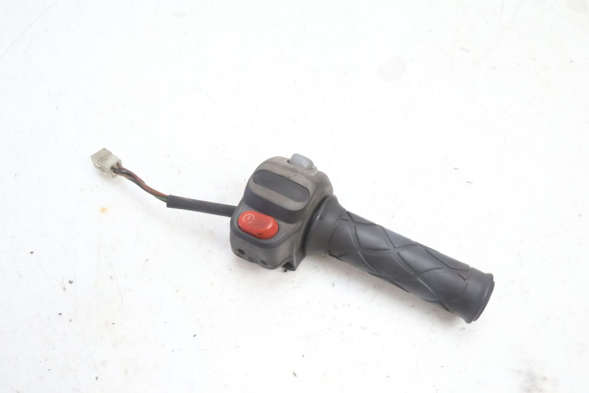 photo de INTERRUPTOR DERECHO YAMAHA YP MAJESTY 125 (2007 - 2010) - Vista principal