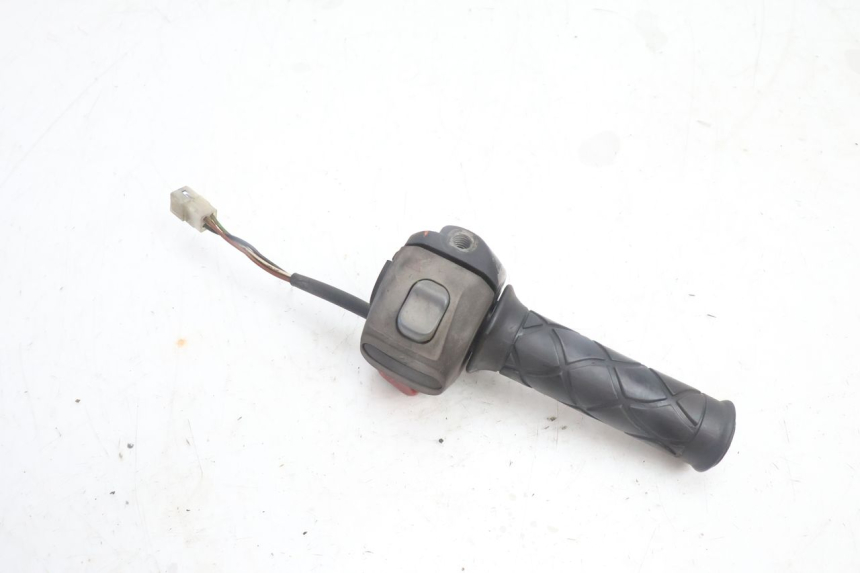 photo de INTERRUPTOR DERECHO YAMAHA YP MAJESTY 125 (2007 - 2010) - Detalle de la pieza