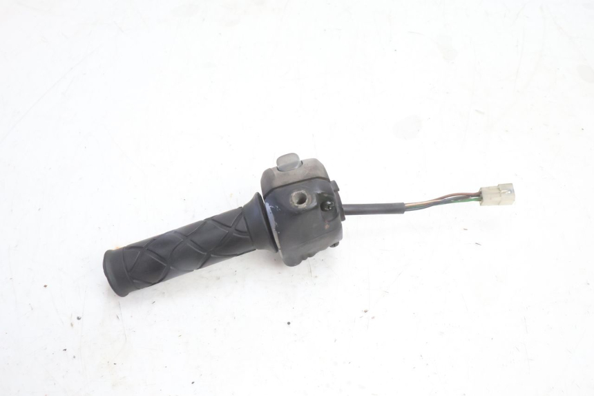 photo de INTERRUPTOR DERECHO YAMAHA YP MAJESTY 125 (2007 - 2010) - Detalles de los puntos de fijación