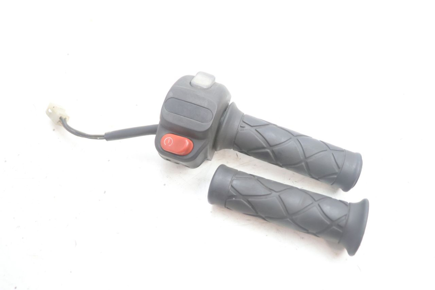 photo de INTERRUPTOR DERECHO YAMAHA YP MAJESTY 125 (2002 - 2006) - Vista principal
