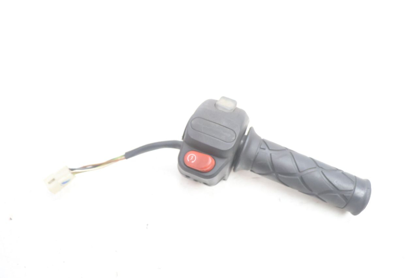 photo de INTERRUPTOR DERECHO YAMAHA YP MAJESTY 125 (2002 - 2006) - Vista principal