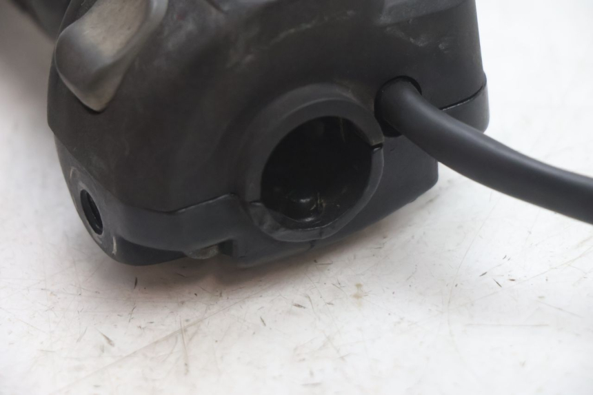 photo de INTERRUPTOR DERECHO YAMAHA YP MAJESTY 125 (2002 - 2006) - Recambio usado revisado