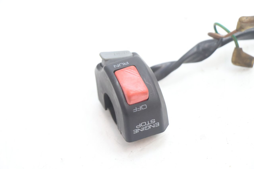 photo de CONMUTADOR DERECHA YAMAHA YZF R GENESIS 750 (1993 - 1998) - Primer plano técnico