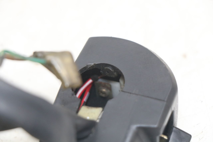 photo de INTERRUPTOR DERECHO YAMAHA YZF R THUNDERCAT 600 (1996 - 2003) - Detalle de la pieza