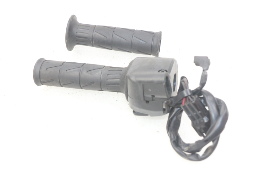 photo de INTERRUPTOR DERECHO KAWASAKI Z S 750 (2003 - 2006) - Otra perspectiva