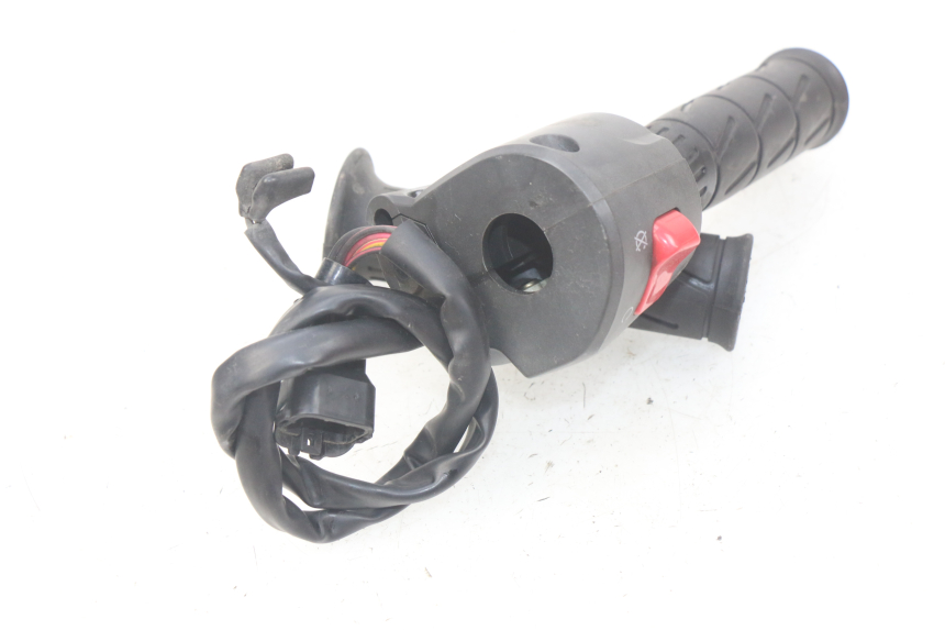 photo de INTERRUPTOR DERECHO KAWASAKI Z S 750 (2003 - 2006) - Primer plano técnico