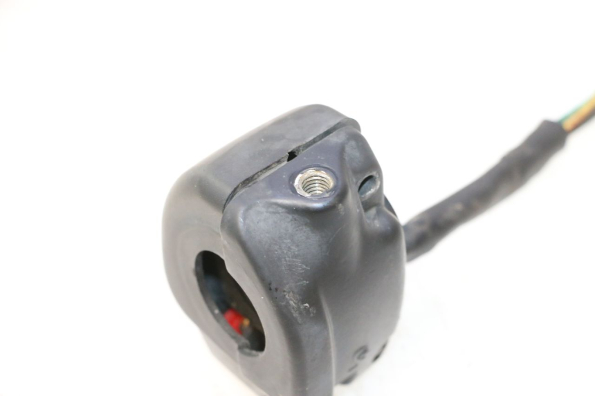 photo de INTERRUPTOR DERECHO UNIVERSAL BIKE ZN50QT-11B 50 (2018 - 2021) - Detalles de los puntos de fijación