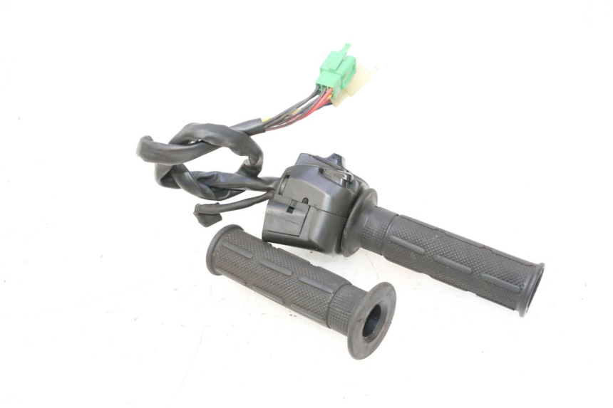 photo de CONMUTADOR DERECHA KAWASAKI ZX-6R ZX6R 600 (1995 - 1997) - Primer plano técnico