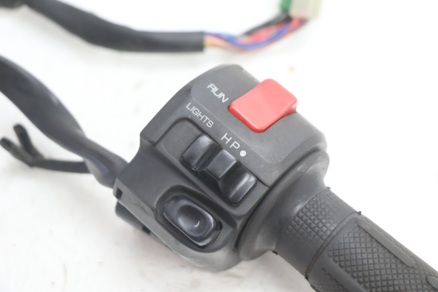 photo de CONMUTADOR DERECHA KAWASAKI ZX-6R ZX6R 600 (1995 - 1997) - Detalle de la pieza