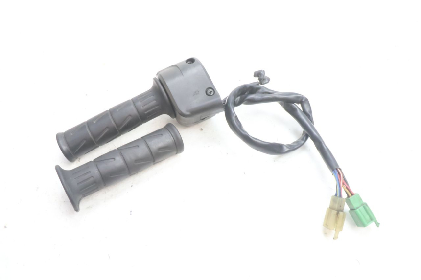 photo de CONMUTADOR DERECHA KAWASAKI ZZR 600 (1995 - 2004) - Primer plano técnico