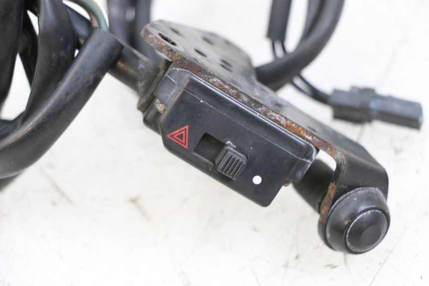 photo de CONMUTADOR LUCES EMERGENCIA YAMAHA FJR ABS 1300 (2006 - 2012) - Detalle de la pieza