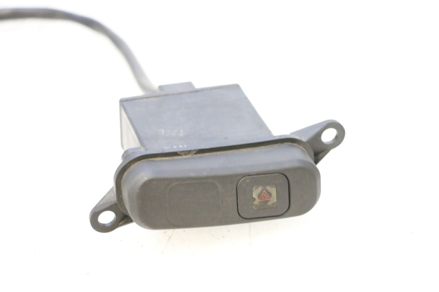 photo de CONMUTADOR LUCES EMERGENCIA SYM GTS EVO 125 (2009 - 2013) - Detalle de la pieza