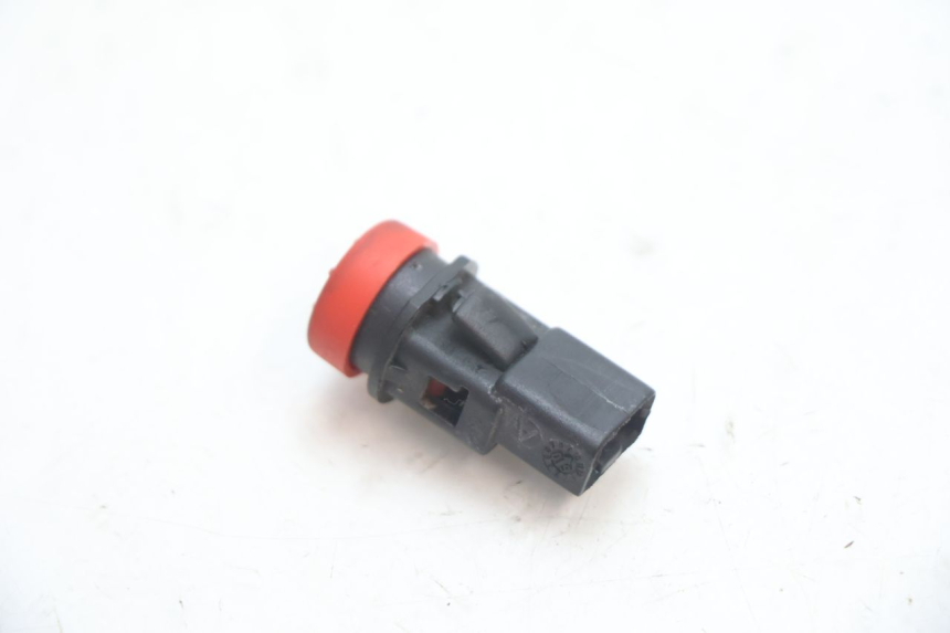 photo de CONMUTADOR LUCES EMERGENCIA PIAGGIO MP3 LT 300 (2010 - 2016) - Zoom estado de uso
