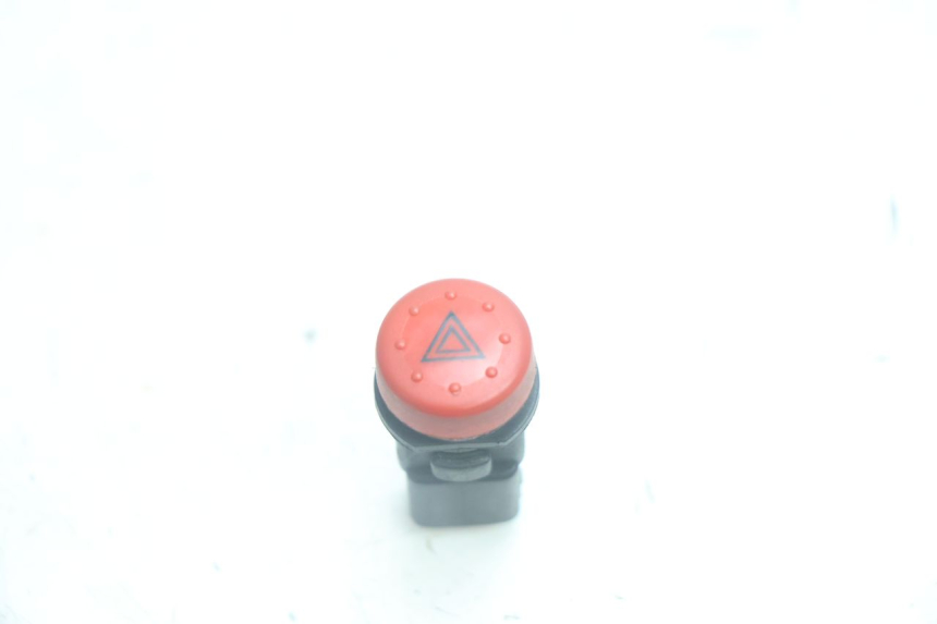photo de CONMUTADOR LUCES EMERGENCIA PIAGGIO MP3 125 (2006 - 2014) - Vista principal
