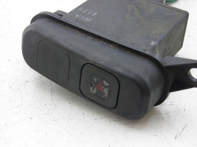 photo de CONMUTADOR LUCES EMERGENCIA SYM GTS 125 (2005 - 2008) - Primer plano técnico