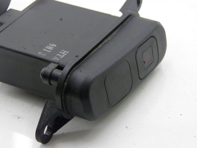 photo de CONMUTADOR LUCES EMERGENCIA SYM GTS EVO 125 (2009 - 2013) - Detalle de la pieza