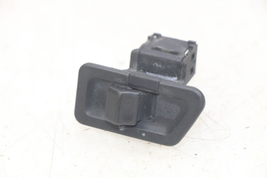 photo de CONMUTADOR DE LUCES DE EMERGENCIA YAMAHA X-MAX XMAX 250 (2006 - 2009) - Vista principal