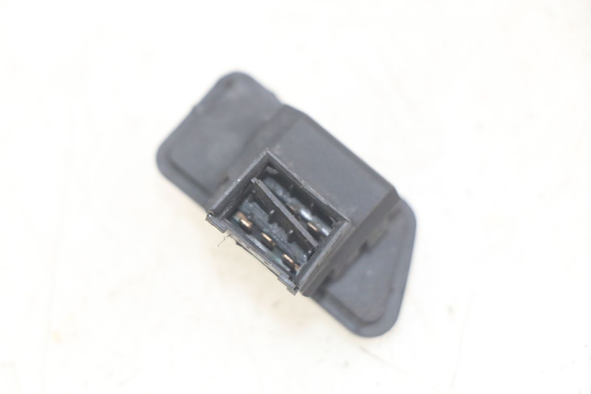 photo de CONMUTADOR DE LUCES DE EMERGENCIA YAMAHA X-MAX XMAX 250 (2006 - 2009) - Zoom estado de uso