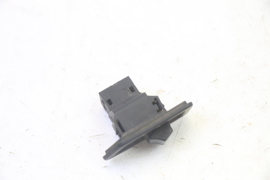 photo de CONMUTADOR DE LUCES DE EMERGENCIA YAMAHA X-MAX XMAX 250 (2006 - 2009) - Detalle de la pieza