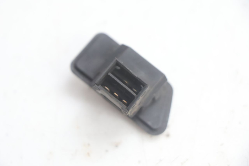 photo de CONMUTADOR DE LUCES DE EMERGENCIA YAMAHA XMAX X-MAX 125 (2006 - 2009) - Otra perspectiva