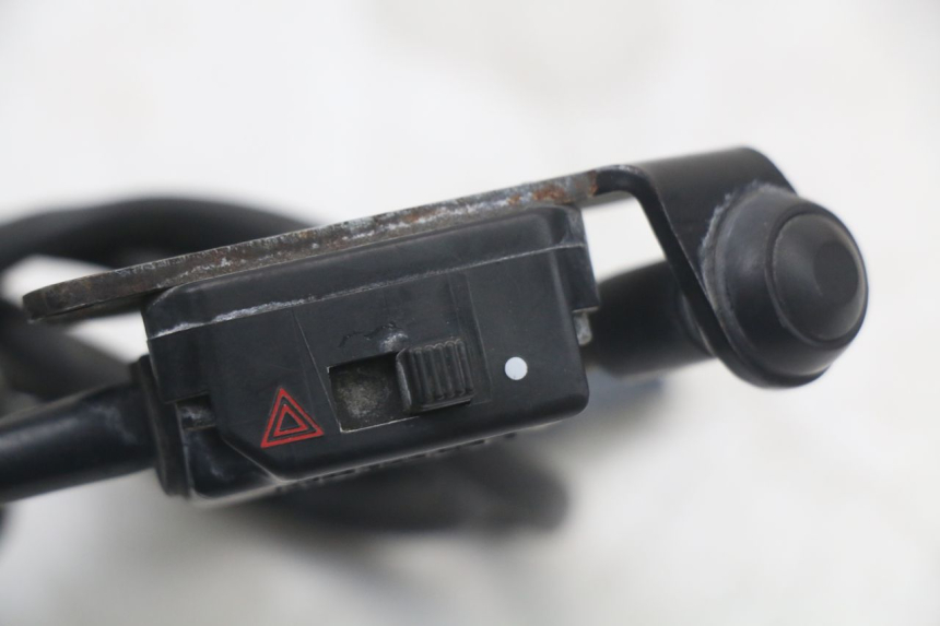 photo de CONMUTADOR LUCES EMERGENCIA YAMAHA FJR ABS 1300 (2006 - 2012) - Otra perspectiva