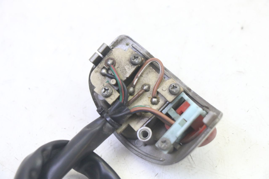 photo de CONMUTADOR IZQUIERDA QUADRO 4 4D 350 (2015 - 2018) - Estado de la superficie y material