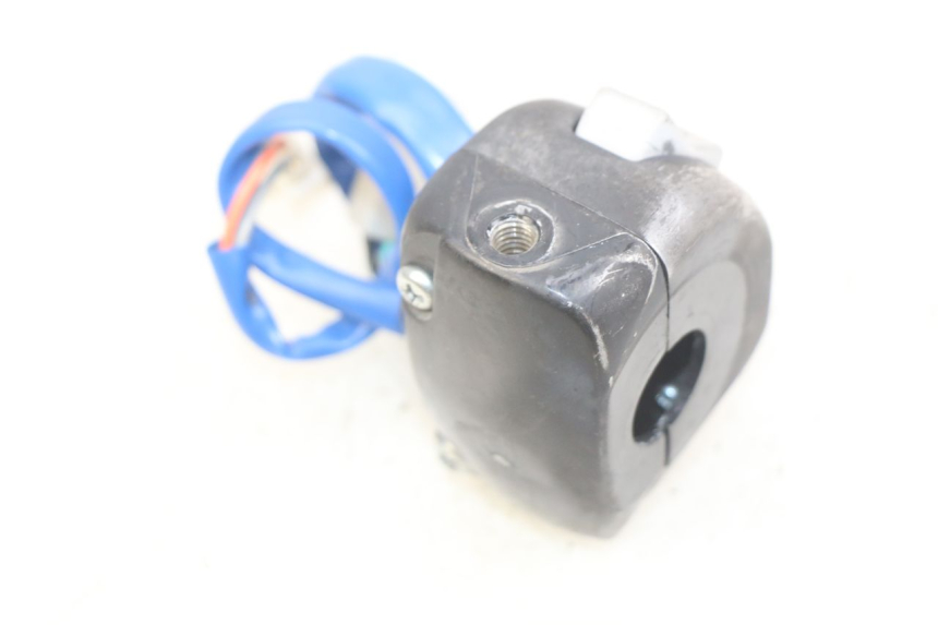 photo de INTERRUPTOR DE LUCES IZQUIERDO KYMCO AGILITY 16+ 4T 50 (2018 - 2023) - Otra perspectiva