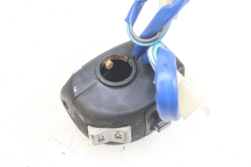 photo de INTERRUPTOR DE LUCES IZQUIERDO KYMCO AGILITY 16+ 4T 50 (2018 - 2023) - Otra perspectiva