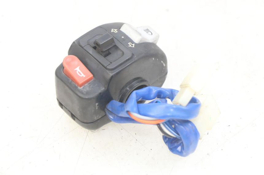 photo de INTERRUPTOR DE LUCES IZQUIERDO KYMCO AGILITY 16+ 4T 50 (2018 - 2023) - Otra perspectiva