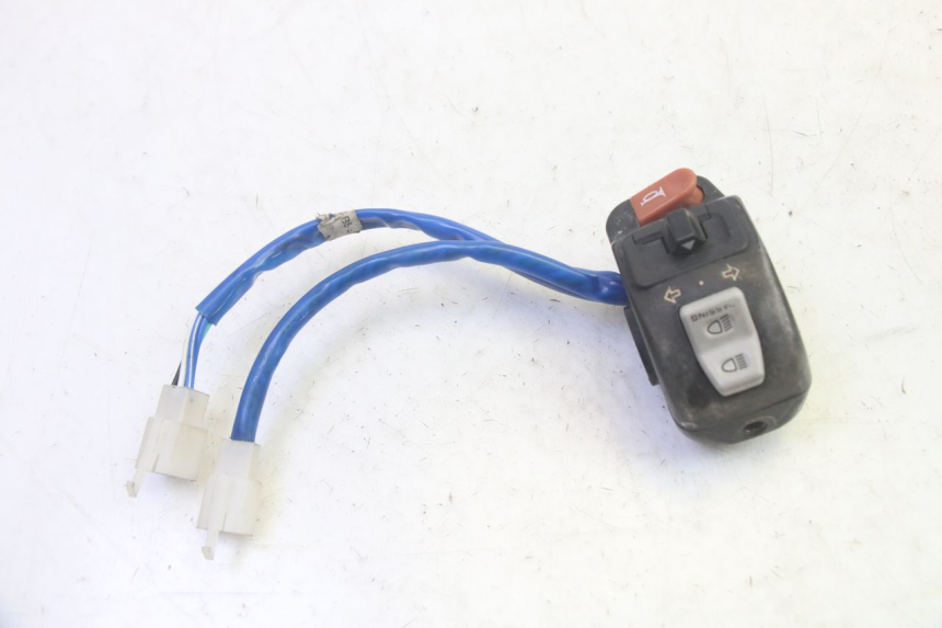 photo de INTERRUPTOR DE LUCES IZQUIERDO KYMCO AGILITY 16+ 4T 50 (2018 - 2023) - Otra perspectiva