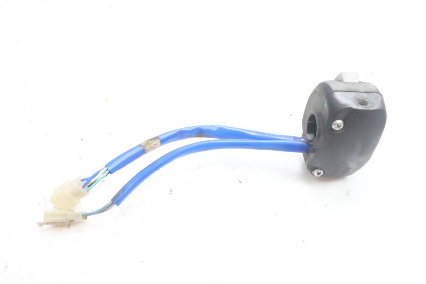 photo de INTERRUPTOR DE LUCES IZQUIERDO KYMCO AGILITY 16+ 4T 50 (2018 - 2023) - Primer plano técnico