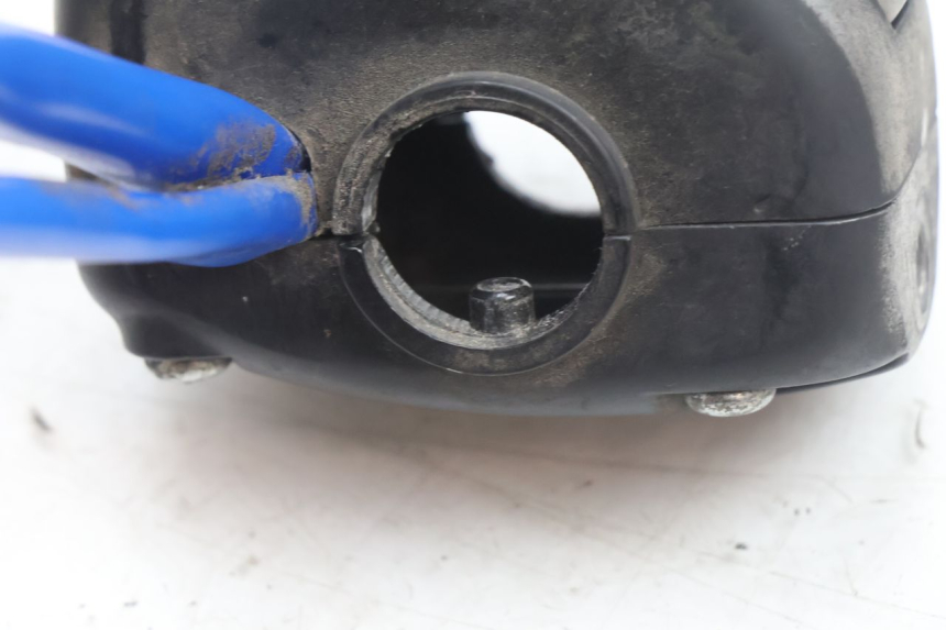 photo de INTERRUPTOR DE LUCES IZQUIERDO KYMCO AGILITY 16+ 4T 50 (2018 - 2023) - Detalles de los puntos de fijación
