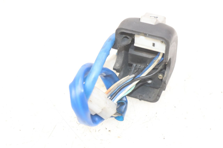 photo de INTERRUPTOR DE LUCES IZQUIERDO KYMCO AGILITY 4T 50 (2005 - 2018) - Primer plano técnico